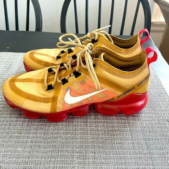 Nike Other - Nike vapor max red gold lace up low top men’s sneakers 7.5